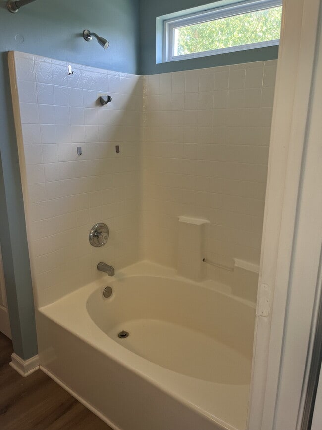 Building Photo - "Spacious 4-Bedroom Gem in Hermitage with 2.5 Baths and 1,824 Sq Ft of Comfort!"