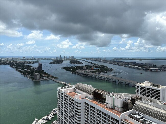 Primary Photo - 1750 N Bayshore Dr