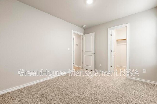 Building Photo - 2401 N Heritage Ranch Dr