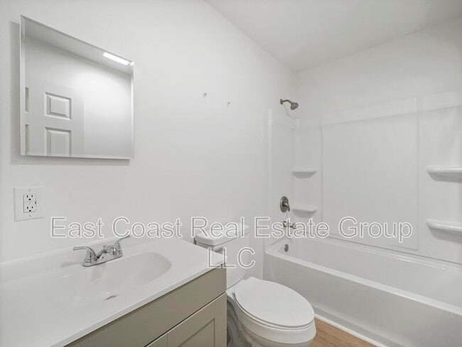 Building Photo - 45 Bruce Dr