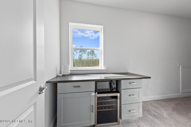 Building Photo - 264 Pine Haven Dr