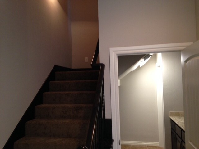 Building Photo - Edmond Schools + Kelly Lake Estates + 4 bedrooms + Community Pool