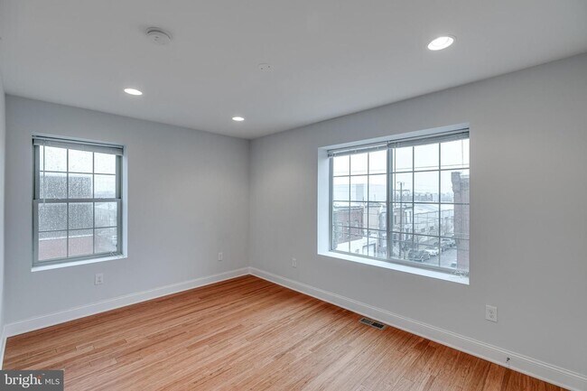 Building Photo - 2401 Carpenter St