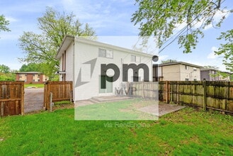 Building Photo - 3027 Rotunda Ct S