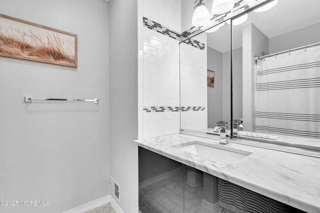 Building Photo - 203 Muskflower Ct