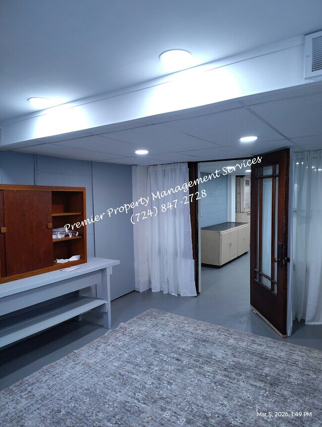 Building Photo - 906 Clyde St