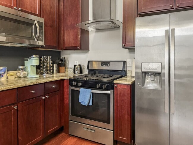 Building Photo - 1421 N 5th St