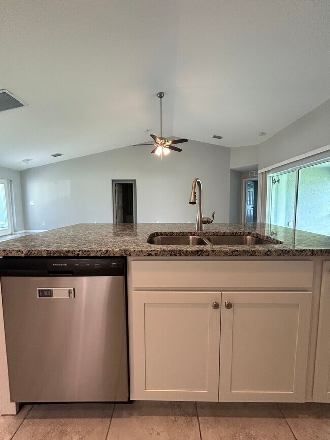 Building Photo - Don't Miss This 4 Bed, 2 Bath Home with Fe...