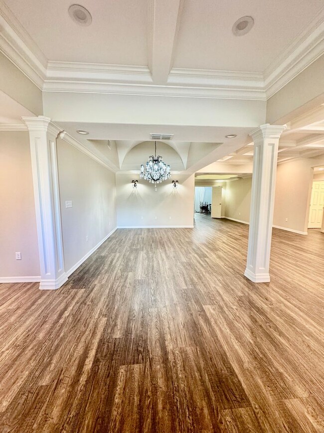 Building Photo - Elegant Estate in the Country Club Setting-Mother in law suite