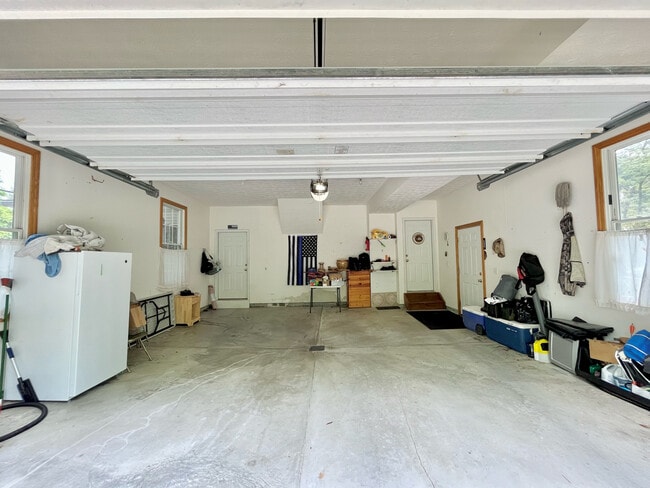 Building Photo - 6286 Fenn Rd