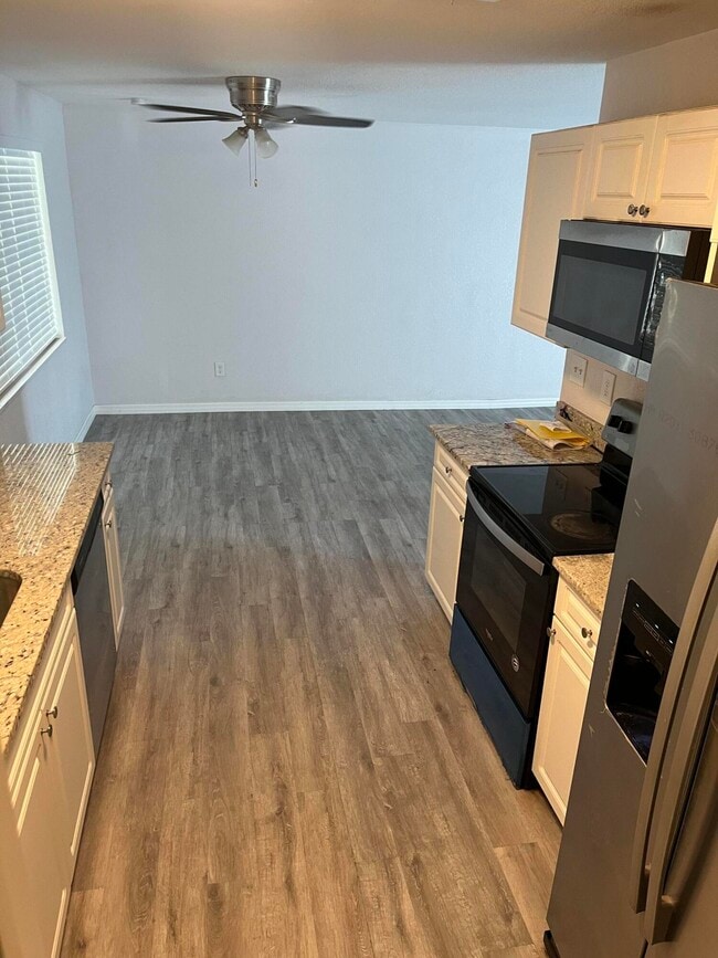 Building Photo - 5706 Candlewood St