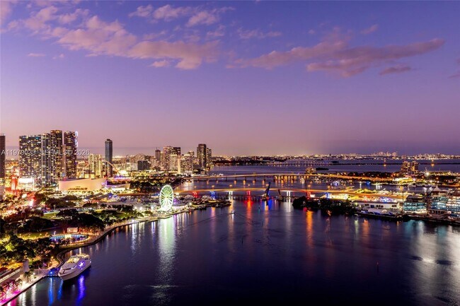 Building Photo - 808 Brickell Key Dr