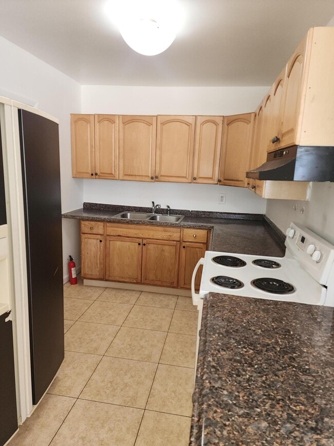 Building Photo - 5999 NW 42nd Ave