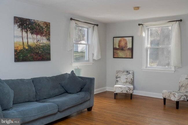 Building Photo - 209 Elm Ave