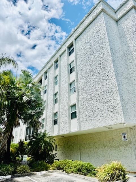 Building Photo - 2425 NE 135th St