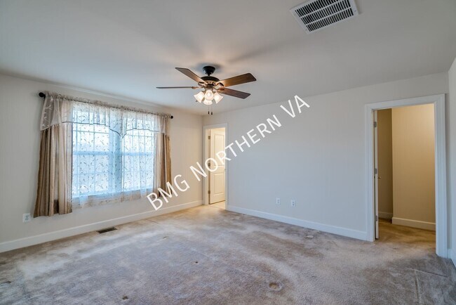 Building Photo - 8435 Girvan Ct
