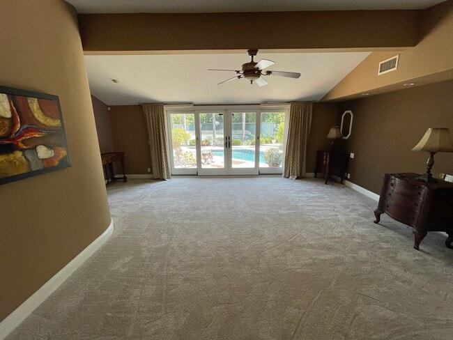 Building Photo - 19077 Oriente Dr