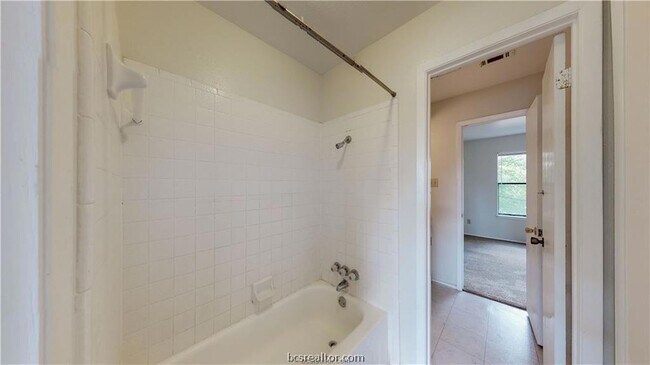 Building Photo - 307 Manuel Dr