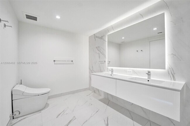 Building Photo - 1170 E Hallandale Beach Blvd