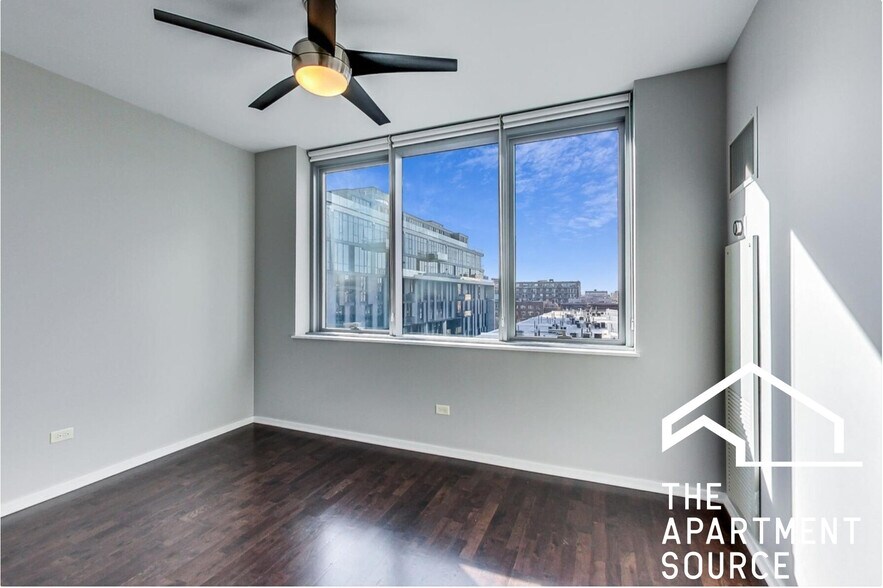 Building Photo - 123 S Green St