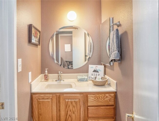 Building Photo - Fully furnished!