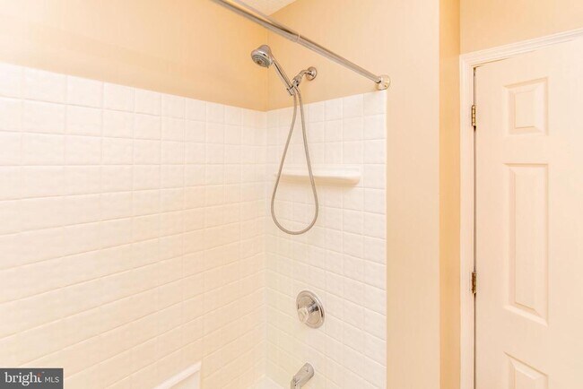 Building Photo - 2743 Rutland Rd