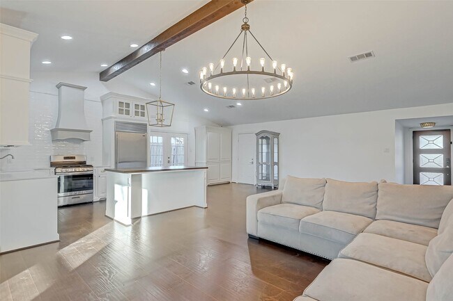 Building Photo - 520 E Castle Harbour Dr