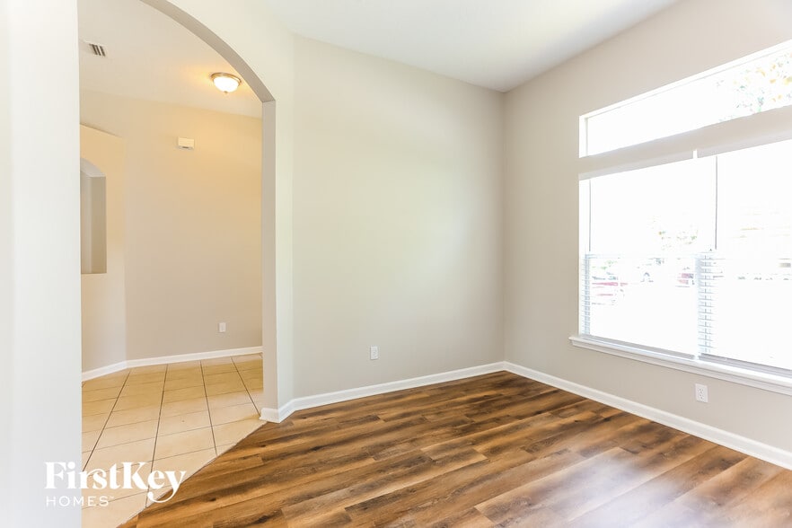 Building Photo - 13966 Devan Lee Dr N