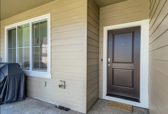 Building Photo - Bethany Beauty: Smart home w/gas range, 2 ...