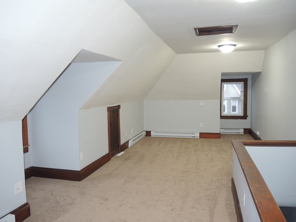 Building Photo - 1107 W Lincoln St