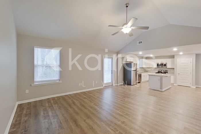 Building Photo - 136 Western Red Cedar Dr