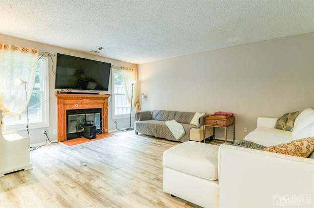 Building Photo - 166 Stults Ln