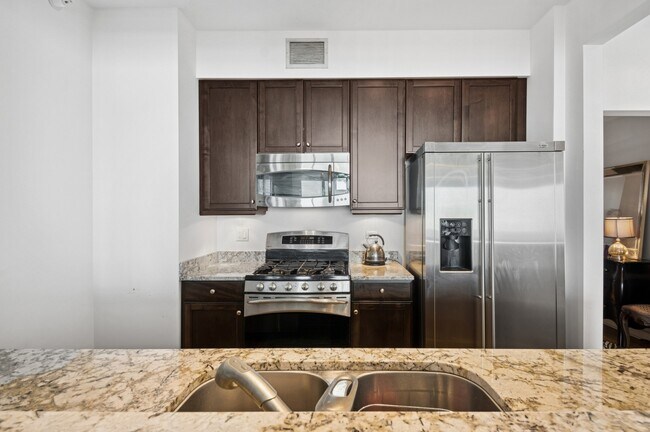 Building Photo - 1201 S Prairie Ave