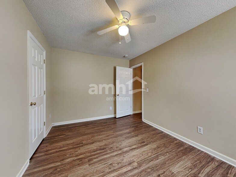 Building Photo - 5160 Windsbury Ridge Rd