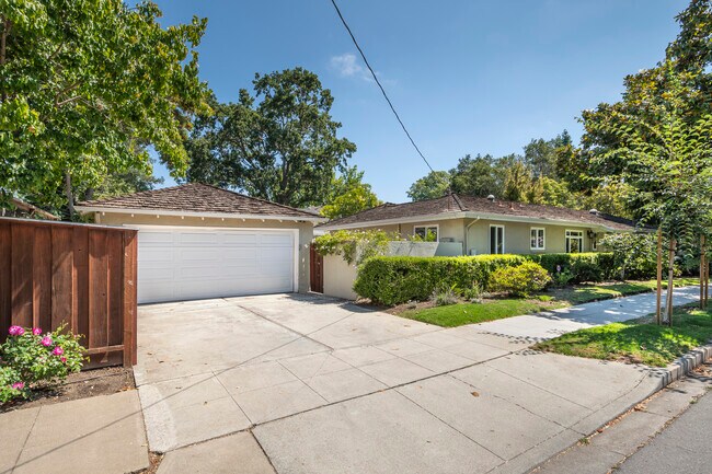 Building Photo - 403 Laurel Ave