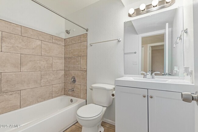 Building Photo - 5948 N 48th Ave