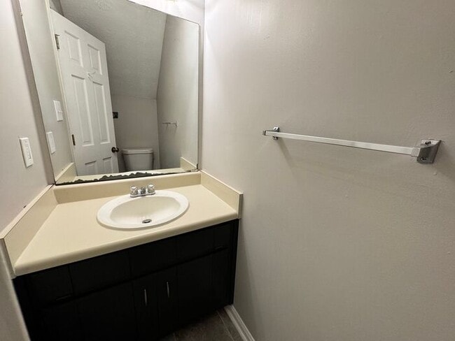 Building Photo - NOW READY!! 2 bedroom 2.5 bathroom in Snellville