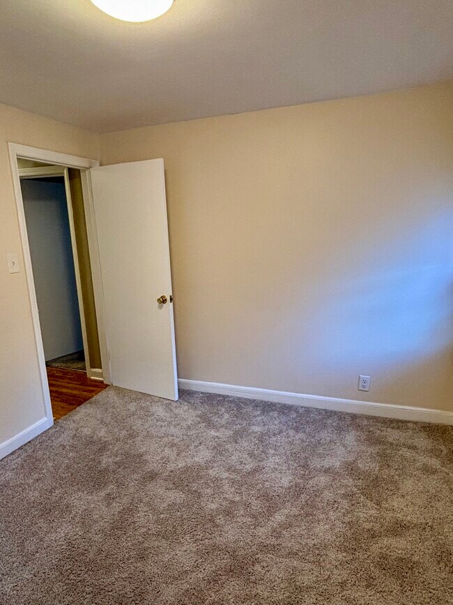 Building Photo - 2644 S Linebarger Ter