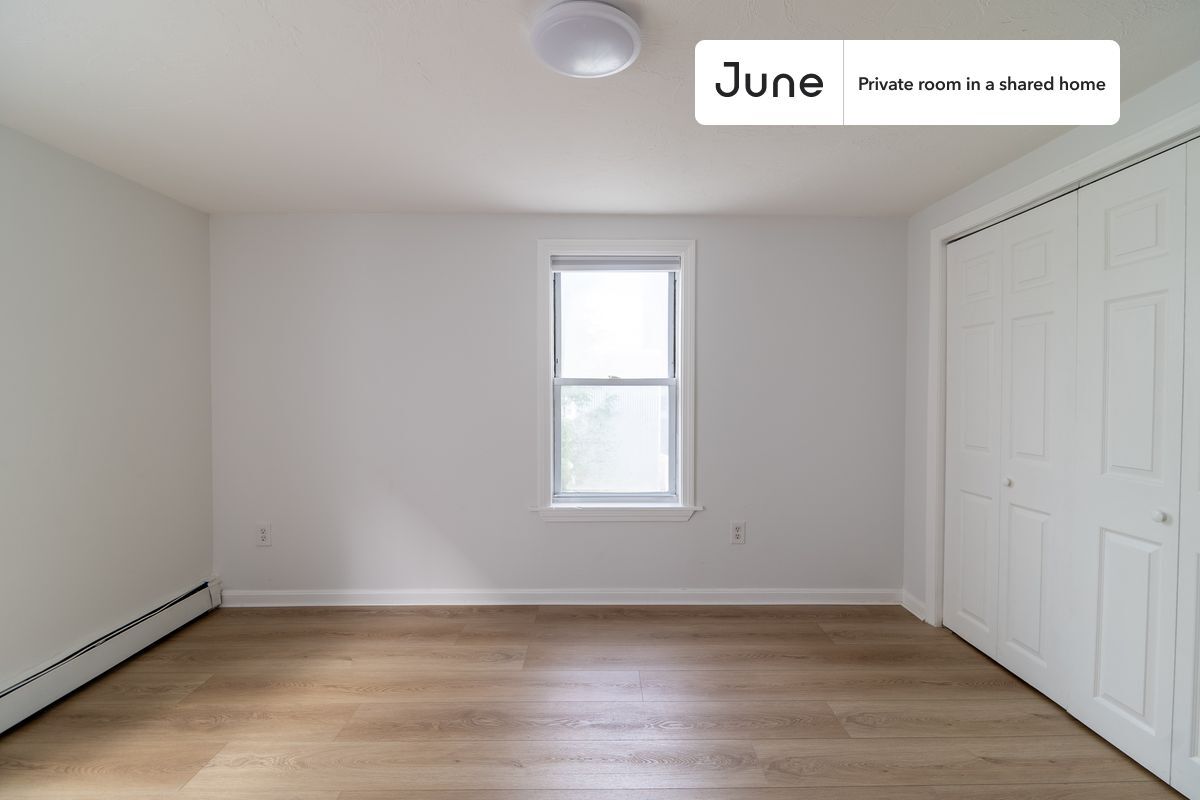 Building Photo - Room in Shared 4 bed/4 bath home