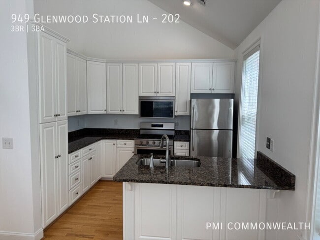 Building Photo - 949 Glenwood Station Ln