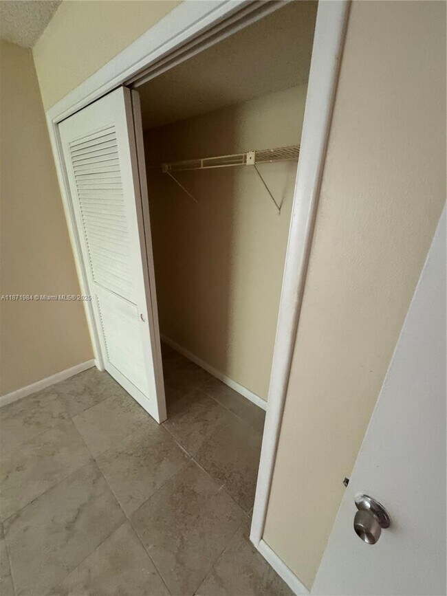 Building Photo - 6521 Racquet Club Dr