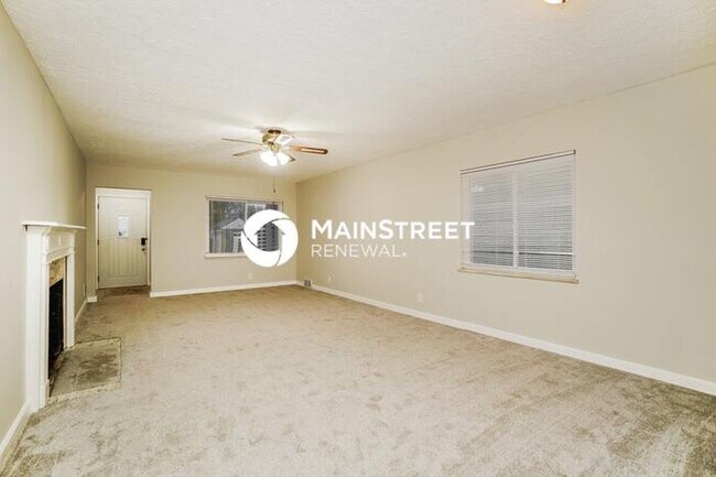 Building Photo - 3 Bedroom Pet-Friendly Home in COLUMBUS, OH with Main Street Renewal