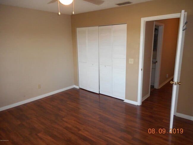 Building Photo - 1010 Pine Tree Dr