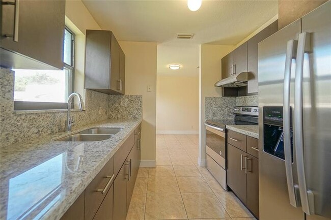 Building Photo - 5720 SW 26th St
