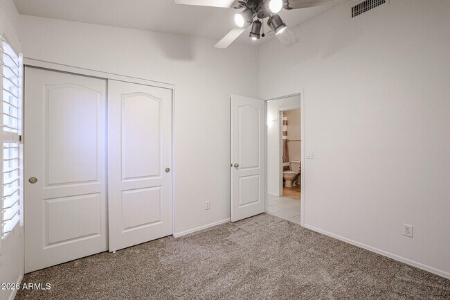 Building Photo - 9833 W Yukon Dr
