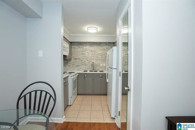 Building Photo - 2727 Highland Ave