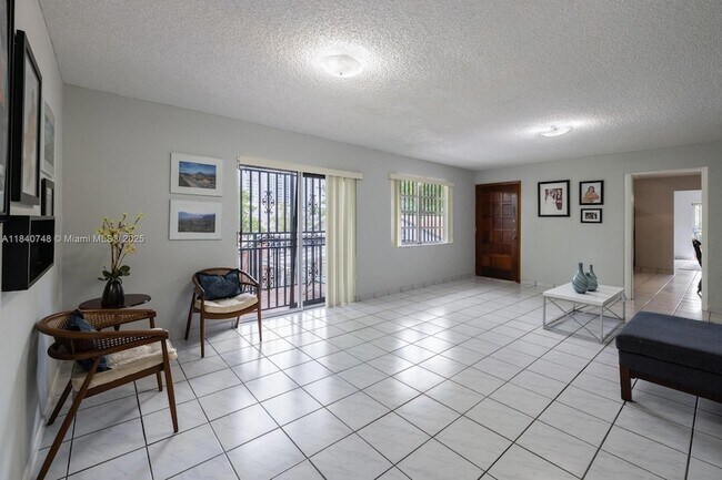 Building Photo - 2368 SW 32nd Ave