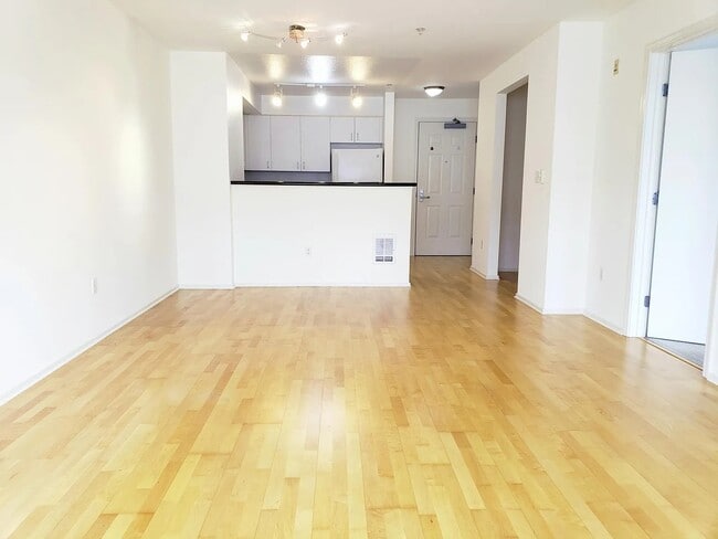 Building Photo - 8100 Oceanview Terrace