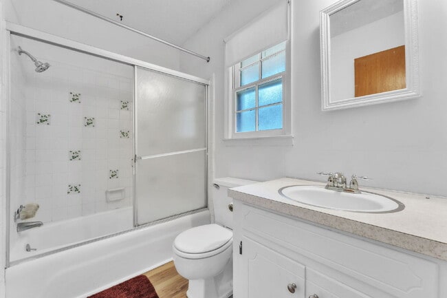 Building Photo - Charming 3-Bed, 2-Bath Haven in Anderson w...