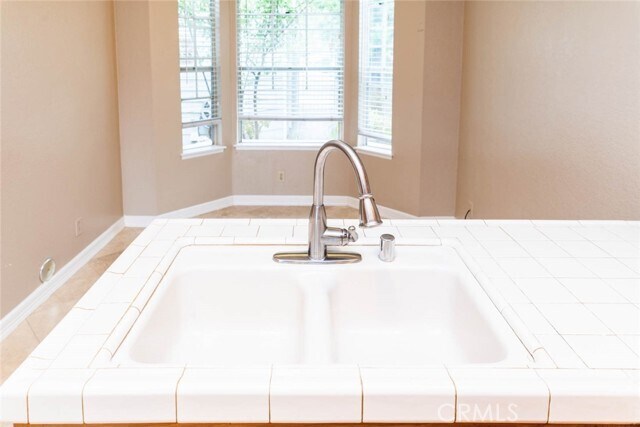 Building Photo - 25 Parkman Rd E